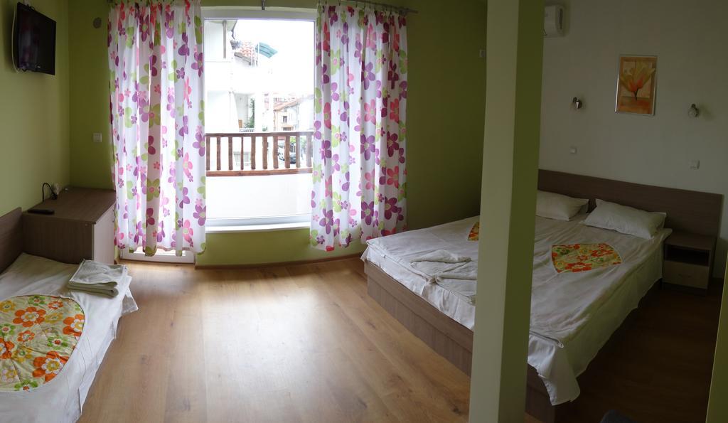 Guest House Rosa Kiten  Kamer foto